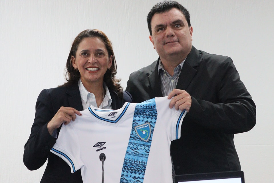 Karla Maya es presentada como entrenadora de la selección femenina