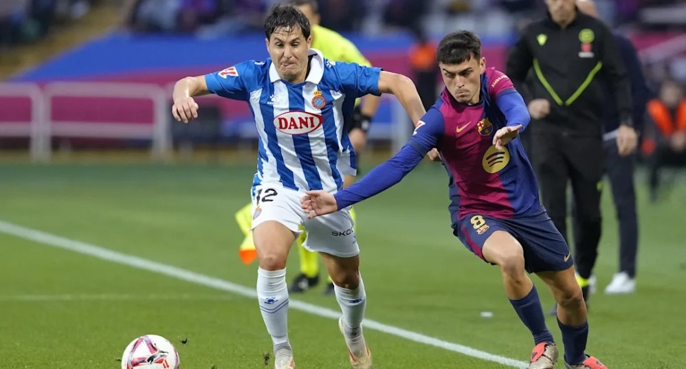 Tres puntos separan al Barcelona del título