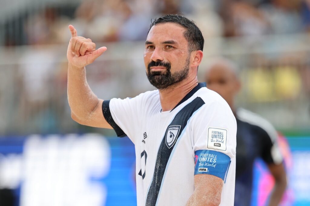 Pablo Crocker, seleccionado de fútbol playa, se convierte en legionario